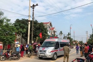 Dựng cây nêu đón Tết, 3 anh em họ bị điện giật nguy kịch