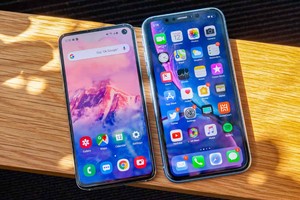 Chọn Galaxy S10e hay iPhone XR dùng “đã” hơn?