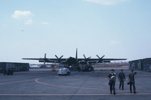 Loạt ảnh cực độc về sân bay Tân Sơn Nhất năm 1968