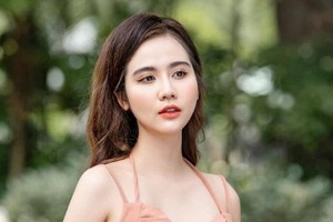 Huyền Lizzie diện bikini khoe dáng "cực nuột" cùng 3 vòng nóng bỏng 