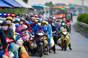 Những cảnh đời trên hành trình hơn 1.000 km để về quê