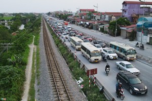 Chưa hết kỳ nghỉ lễ, đường vào Hà Nội đã ùn tắc kéo dài