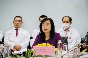 Quyền Bộ trưởng Đào Hồng Lan: “Đọc những bài báo người bệnh tự đi mua thuốc, vật tư, tôi rất đau lòng“