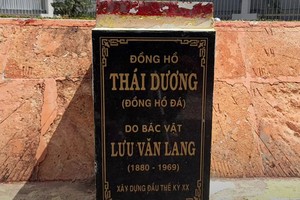 Đồng hồ đá xem giờ bằng ánh nắng mặt trời ở Việt Nam