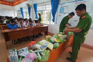 Đắk Lắk: Phát hiện 25 học sinh mua hóa chất về chế tạo pháo