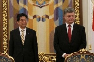 Chuyến thăm Ukraine của ông Abe trong con mắt người Nga