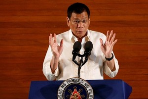 Báo Mỹ: Ông Duterte giao bãi cạn Scarborough cho Trung Quốc