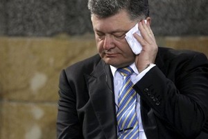 Tổng thống Ukraine Poroshenko bị thẩm vấn 6 tiếng đồng hồ