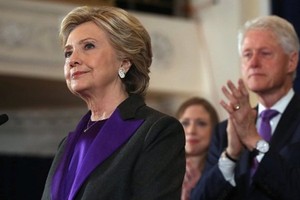 Cánh cửa Nhà Trắng hé mở với bà Clinton?