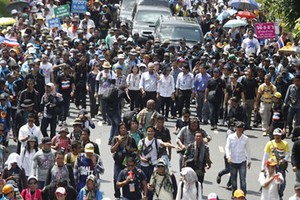 Nữ Thủ tướng Yingluck bị bãi nhiệm, phe đối lập vẫn biểu tình lớn