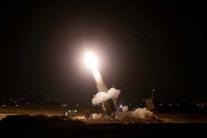 Israel hứng chịu các đợt bắn rocket tầm xa của Hamas