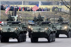 Vũ khí NATO tràn ngập thị trấn cách biên giới Nga 300m