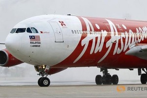 Máy bay Air Asia hạ cánh khẩn ở Australia