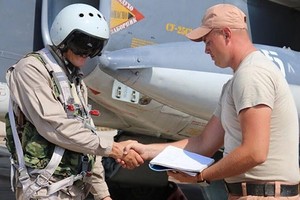 Chùm ảnh phi công Nga trở về căn cứ ở Syria