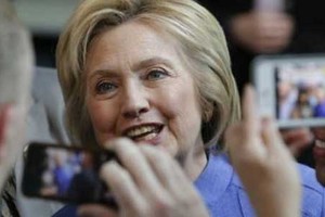 Ứng viên Hillary Clinton trở thành “nữ hoàng mạng Twitter”