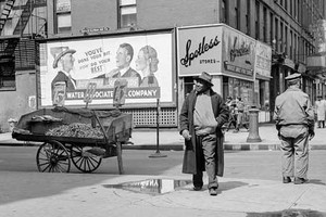 Cuộc sống ở khu ổ chuột Harlem trong năm 1943 