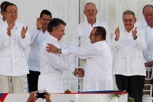 Chính phủ Colombia và FARC ký kết thỏa thuận hòa bình mới