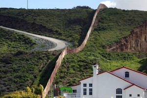 Ngỡ ngàng cuộc sống người dân ở biên giới Mỹ-Mexico