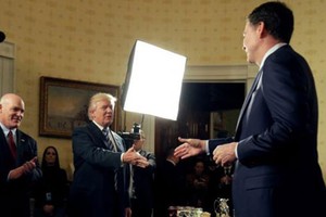 Tổng thống Donald Trump sa thải Giám đốc FBI