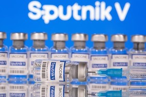 Video: Cận cảnh quy trình đóng vaccine Sputnik V