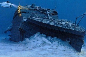 Cận cảnh xác tàu Titanic dưới đáy biển sâu 4.000m