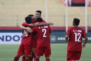 Vùi dập U19 Philippines, U19 Việt Nam lên ngôi đầu bảng