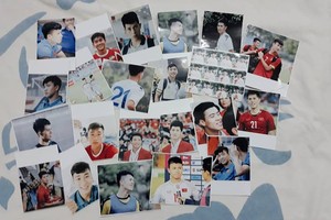 Cô giáo 9X in hình ĐT Việt Nam lên sticker tích điểm cho học trò