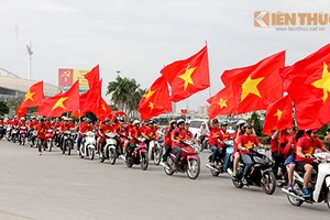 CĐV diễu hành tiếp lửa cho đại chiến ĐT Việt Nam - Thái Lan