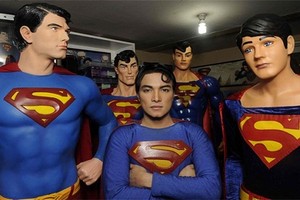 Quá cuồng nhân vật Superman chàng trai phẫu thuật cho giống nguyên mẫu