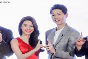 Bỏ Song Hye Kyo ở Hàn, Song Joong Ki sang Thái gặp mỹ nhân