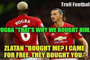 Ảnh chế bóng đá: Zlatan Ibrahimovic “đá xoáy” Pogba