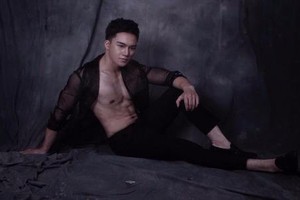 Chết mê thân hình sáu múi siêu chuẩn của hot boy Hà thành