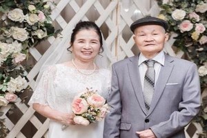 Cảm kích mối tình “ông bà anh” 50 năm bên nhau không rời 