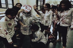 Phát sợ với bộ ảnh kỷ yếu zombie của nhóm nữ sinh Quảng Ninh