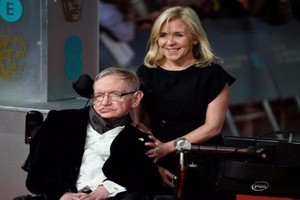 “Gia tài” khổng lồ của Stephen Hawking có con gái nuôi người Việt