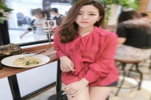 Hot girl Ông Thoại Liên tuổi 29 còn độc thân và vô cùng xinh đẹp