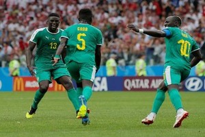 “Sư tử” Senegal bẻ cánh “đại bàng” Ba Lan