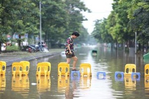 Dân mạng có ảnh gì vui ngày Hà Nội ngập lụt trên diện rộng?