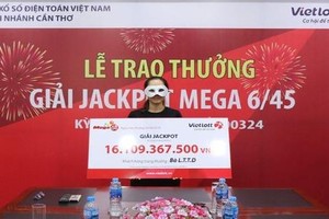 Người phụ nữ trúng 16 tỷ đồng Vietlott khi về thăm quê