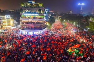 “Đi bão” mừng đội tuyển Việt Nam giới trẻ yêu thật hay a dua