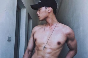 Nam sinh trường Việt - Hàn khoe body “chất lừ”  lộ gu người yêu tương lai