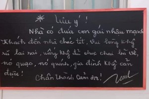 Bà ngoại treo bảng cảnh báo nhà có cháu gái “dân nhậu” gây sốt