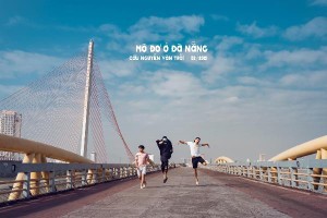 Check-in Đà Nẵng "chẳng giống ai", nhóm bạn trẻ khiến người xem cười bò