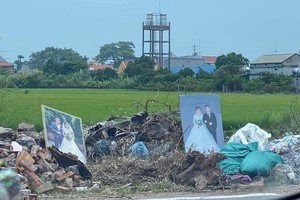 "Ngọt ngào đế mấy cũng tan thành mây", ảnh cưới bị vứt mà xót