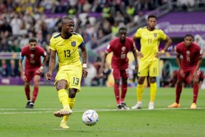 Chủ nhà Qatar thua toàn diện trước Ecuador ngày khai màn World Cup 2022