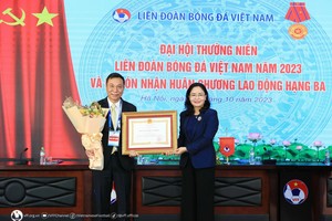 LĐBĐVN và Chủ tịch Trần Quốc Tuấn được tặng thưởng Huân chương Lao động hạng Ba