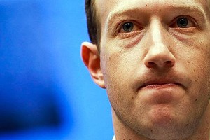 Cổ đông Facebook “âm mưu” lật đổ Mark Zuckerberg