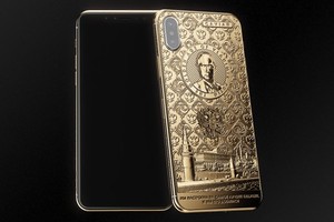 Chiêm ngưỡng iPhone X bằng vàng ròng mừng Tổng thống V.Putin tái đắc cử