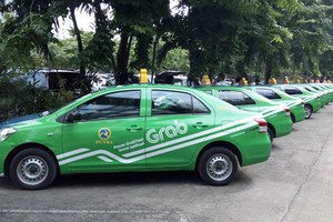 Nhiều nước quản Uber, Grab như taxi truyền thống