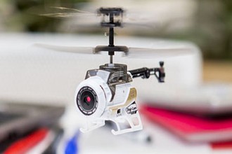 Chiếc flycam nhỏ nhất từng thấy